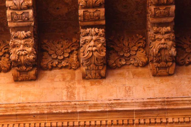 82-Noto,22 aprile 2000.jpg